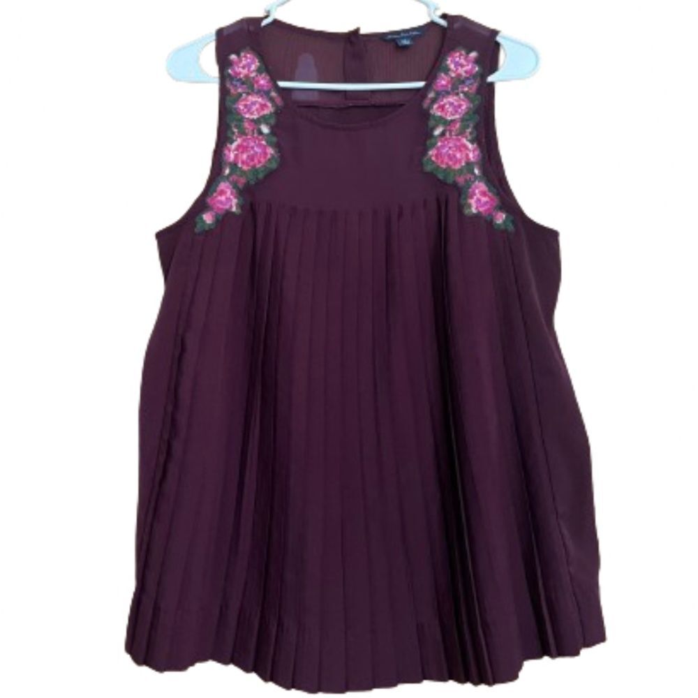American Eagle Women’s Burgundy Pleated Summer Top w/ Pink Floral Appliqués Sz-L